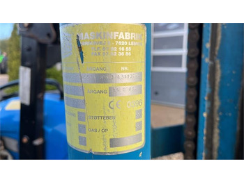 Tractor New Holland TN55D Med Byggelift: foto 4 Tractor New Holland TN55D Med Byggelift: foto 4