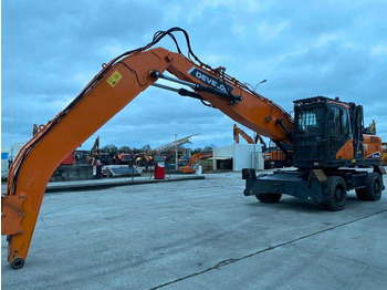 Excavadora de ruedas DOOSAN