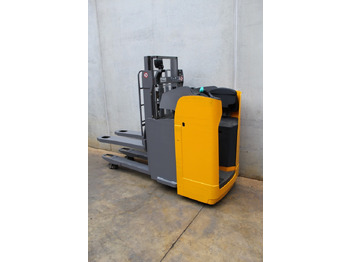 Apilador JUNGHEINRICH