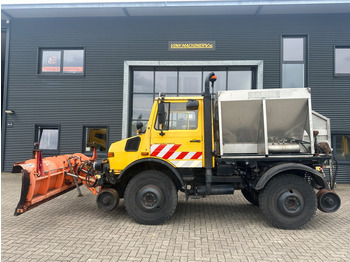 Máquina quitanieve UNIMOG U1400
