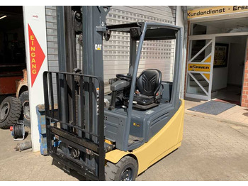 Carretilla elevadora eléctrica CAT Lift Trucks 2ET4000: foto 2 Carretilla elevadora eléctrica CAT Lift Trucks 2ET4000: foto 2