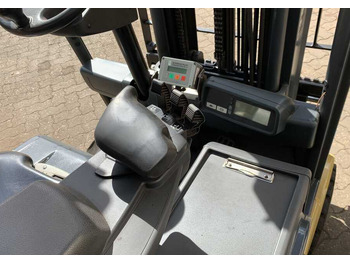 Carretilla elevadora eléctrica CAT Lift Trucks 2ET4000: foto 5 Carretilla elevadora eléctrica CAT Lift Trucks 2ET4000: foto 5