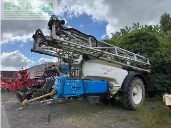 Pulverizador arrastrado