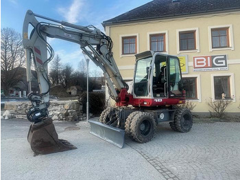 Excavadora TAKEUCHI