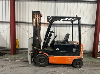 Carretilla elevadora eléctrica DOOSAN