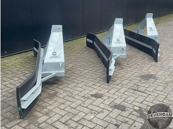 Hoja de bulldozer Rubberschuif trekker en lepelbevestiging: foto 2 Hoja de bulldozer Rubberschuif trekker en lepelbevestiging: foto 2