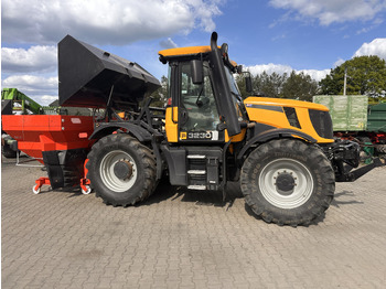 Tractor JCB