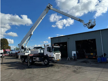 Camión con plataforma elevadora SCANIA P