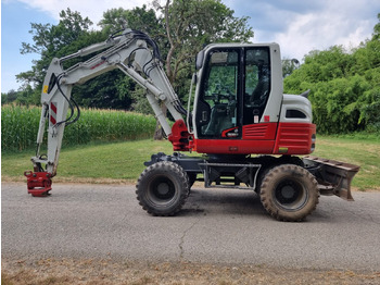 Excavadora de ruedas TAKEUCHI