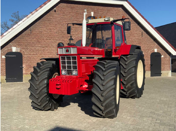 Tractor INTERNATIONAL