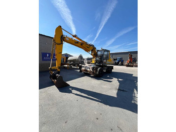 Excavadora de ruedas JCB JS130W