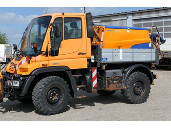 Furgoneta Unimog U 300 4x4, Schmidt, Streuer, Schild, Klima,27tkm: foto 2