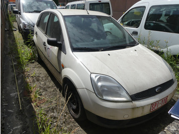 Coche REF:Immatriculée sous : SPI-110 - Voiture Ford FIESTA: foto 2