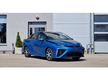 Sedan Toyota Mirai: foto 3