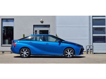 Sedan Toyota Mirai: foto 4
