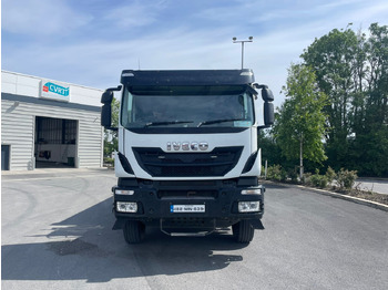 Camión volquete 2018 Iveco Trakker 410 Tipper: foto 2