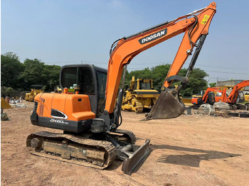 Excavadora de cadenas DOOSAN DX60