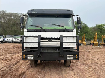 Camión volquete SINOTRUK HOWO