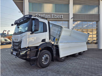 Camión volquete IVECO