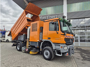 Barredora vial Mercedes-Benz Actros 2032 A 4x4 Bucher STKF 9500 Airport 30x: foto 2 Barredora vial Mercedes-Benz Actros 2032 A 4x4 Bucher STKF 9500 Airport 30x: foto 2