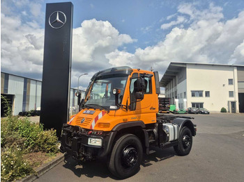 Camión chasis UNIMOG U400