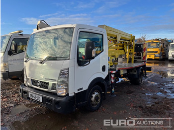 Camión con plataforma elevadora NISSAN