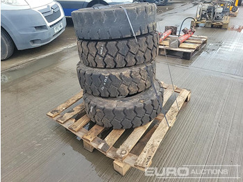 Neumático 8.25-15 Tyre & Rim (4 of): foto 1