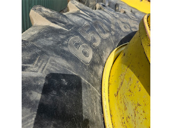 Tractor John Deere 650/65R42: foto 3
