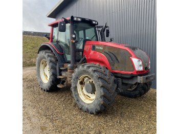 Tractor VALTRA T153