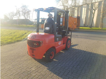 Carretilla elevadora eléctrica EP EFL302: foto 5