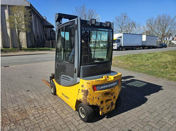 Carretilla elevadora eléctrica Jungheinrich EFG320: foto 5