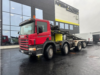 Camión portacontenedor de cadenas SCANIA P114