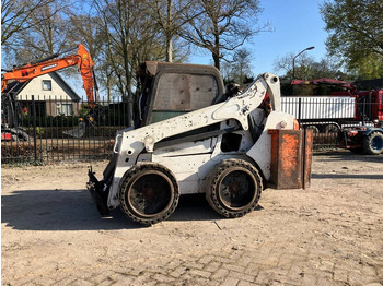 Cargadora de ruedas BOBCAT S590