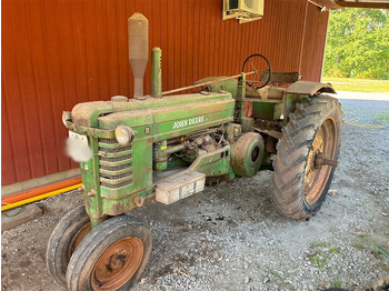 Tractor JOHN DEERE