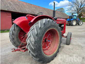 Tractor Volvo T55: foto 3