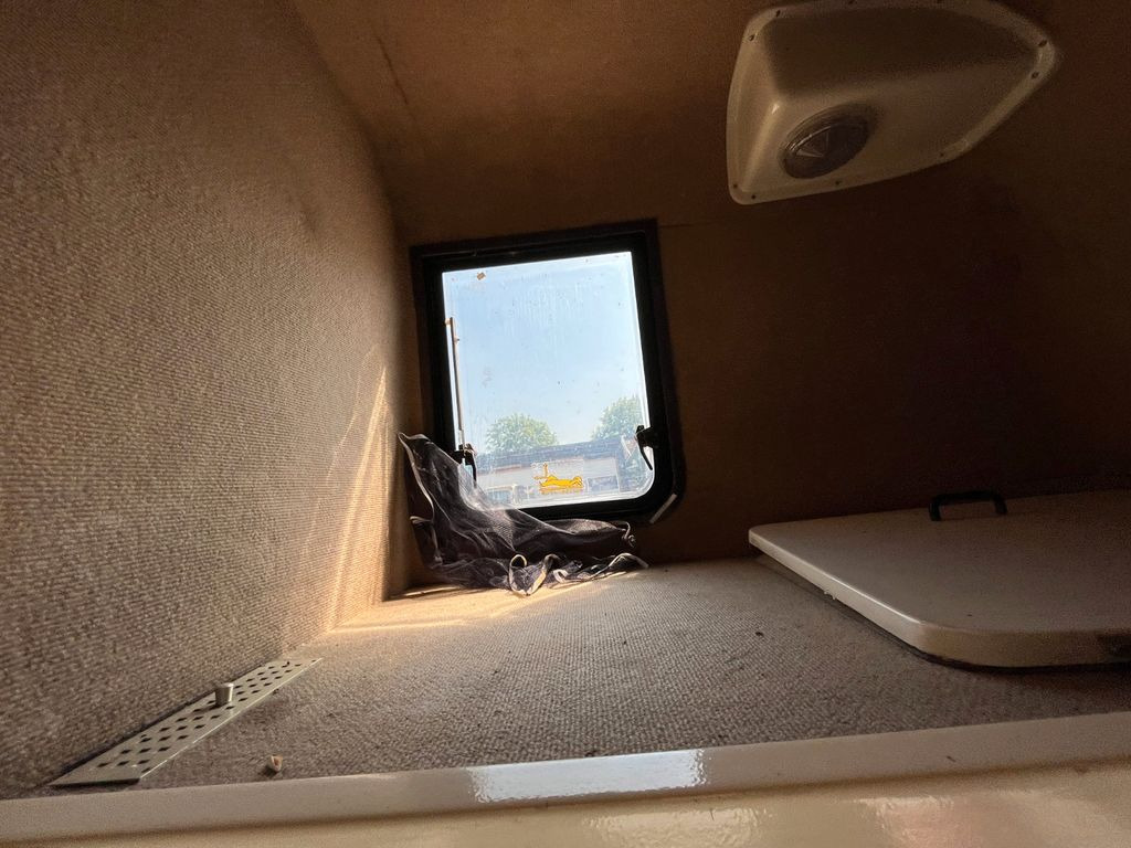 Furgoneta caja cerrada MAN VW-MAN LO2 Koffer Schlafkabine MAN VW-MAN LO2 Koffer Schlafkabine: foto 9 Furgoneta caja cerrada MAN VW-MAN LO2 Koffer Schlafkabine MAN VW-MAN LO2 Koffer Schlafkabine: foto 9