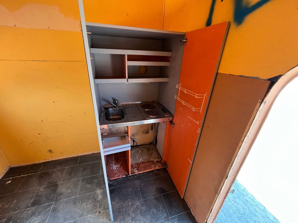 Furgoneta caja cerrada MAN VW-MAN LO2 Koffer Schlafkabine MAN VW-MAN LO2 Koffer Schlafkabine: foto 11 Furgoneta caja cerrada MAN VW-MAN LO2 Koffer Schlafkabine MAN VW-MAN LO2 Koffer Schlafkabine: foto 11