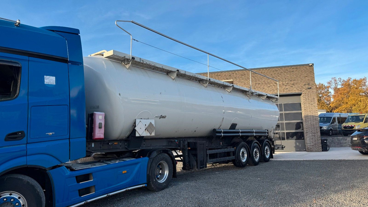 Spitzer SK 2760 CAL GGVS 60m³ Kippsilo - Semirremolque silo: foto 1 Spitzer SK 2760 CAL GGVS 60m³ Kippsilo - Semirremolque silo: foto 1