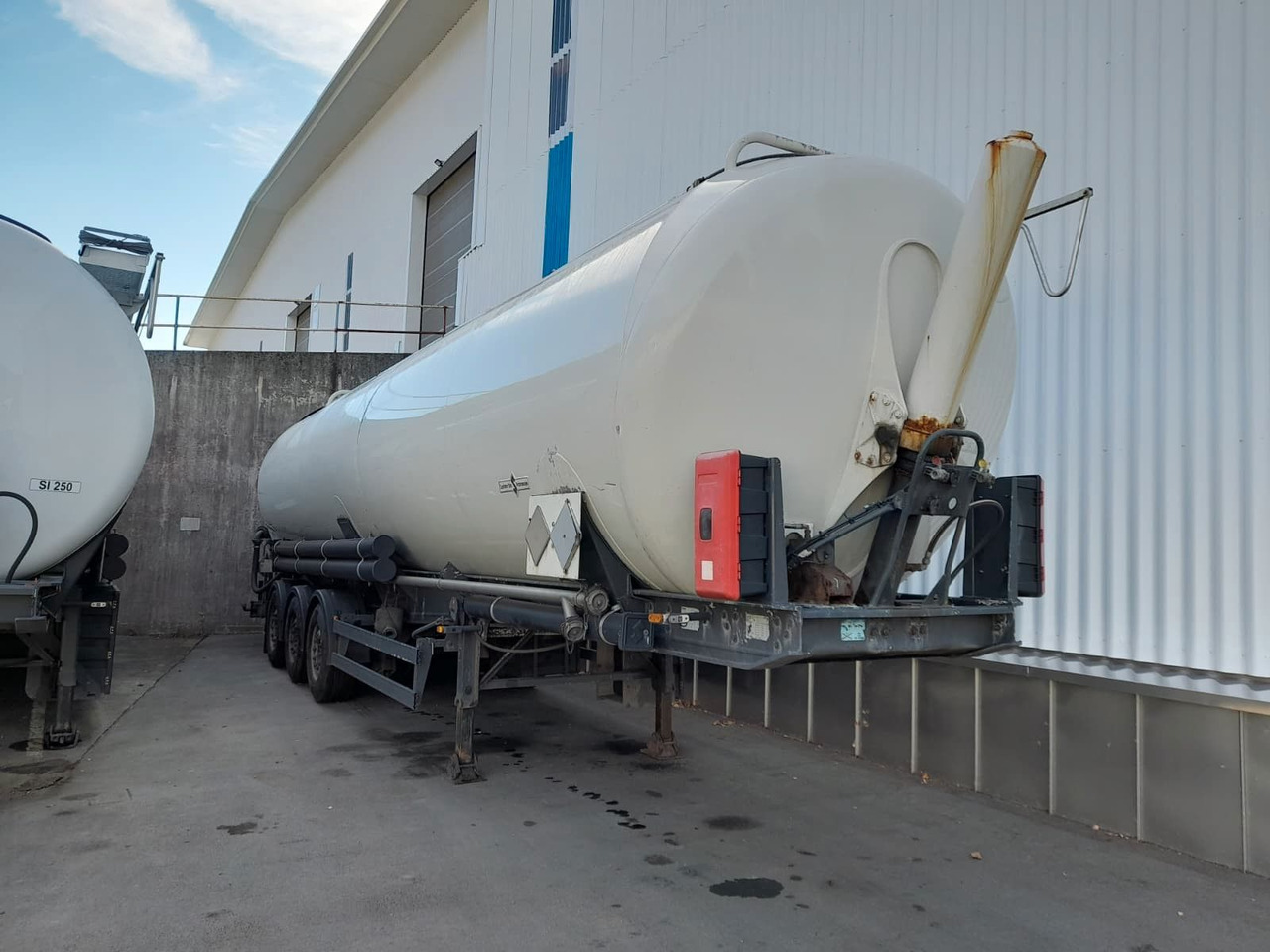 Spitzer SK 2760 CAL GGVS 60m³ Kippsilo - Semirremolque silo: foto 1 Spitzer SK 2760 CAL GGVS 60m³ Kippsilo - Semirremolque silo: foto 1