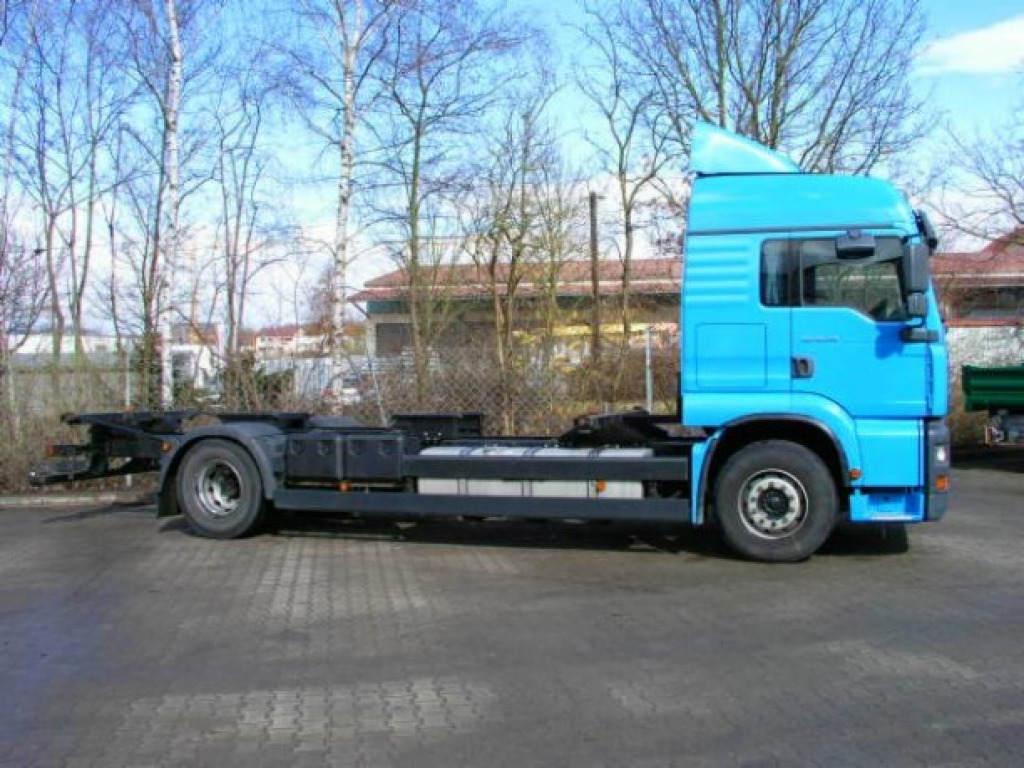 MAN TGA 02 18.410 TGA2 Achs BDF- LKW - Camión portacontenedore/ Intercambiable: foto 5 MAN TGA 02 18.410 TGA2 Achs BDF- LKW - Camión portacontenedore/ Intercambiable: foto 5