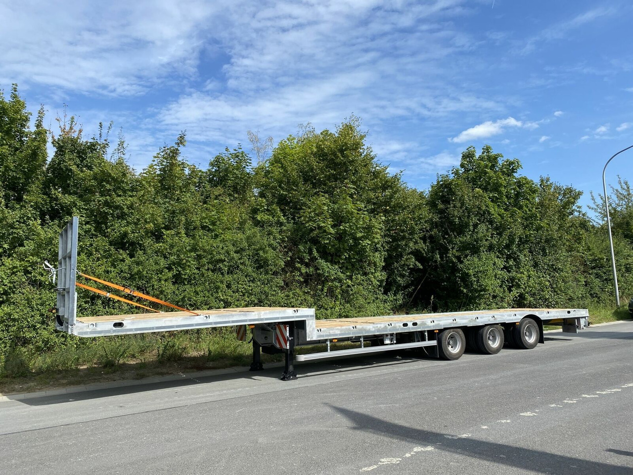 Möslein 3 Achs Tieflader für Fertigteile, Maschinen, Co - Semirremolque plataforma/ Caja abierta: foto 1 Möslein 3 Achs Tieflader für Fertigteile, Maschinen, Co - Semirremolque plataforma/ Caja abierta: foto 1