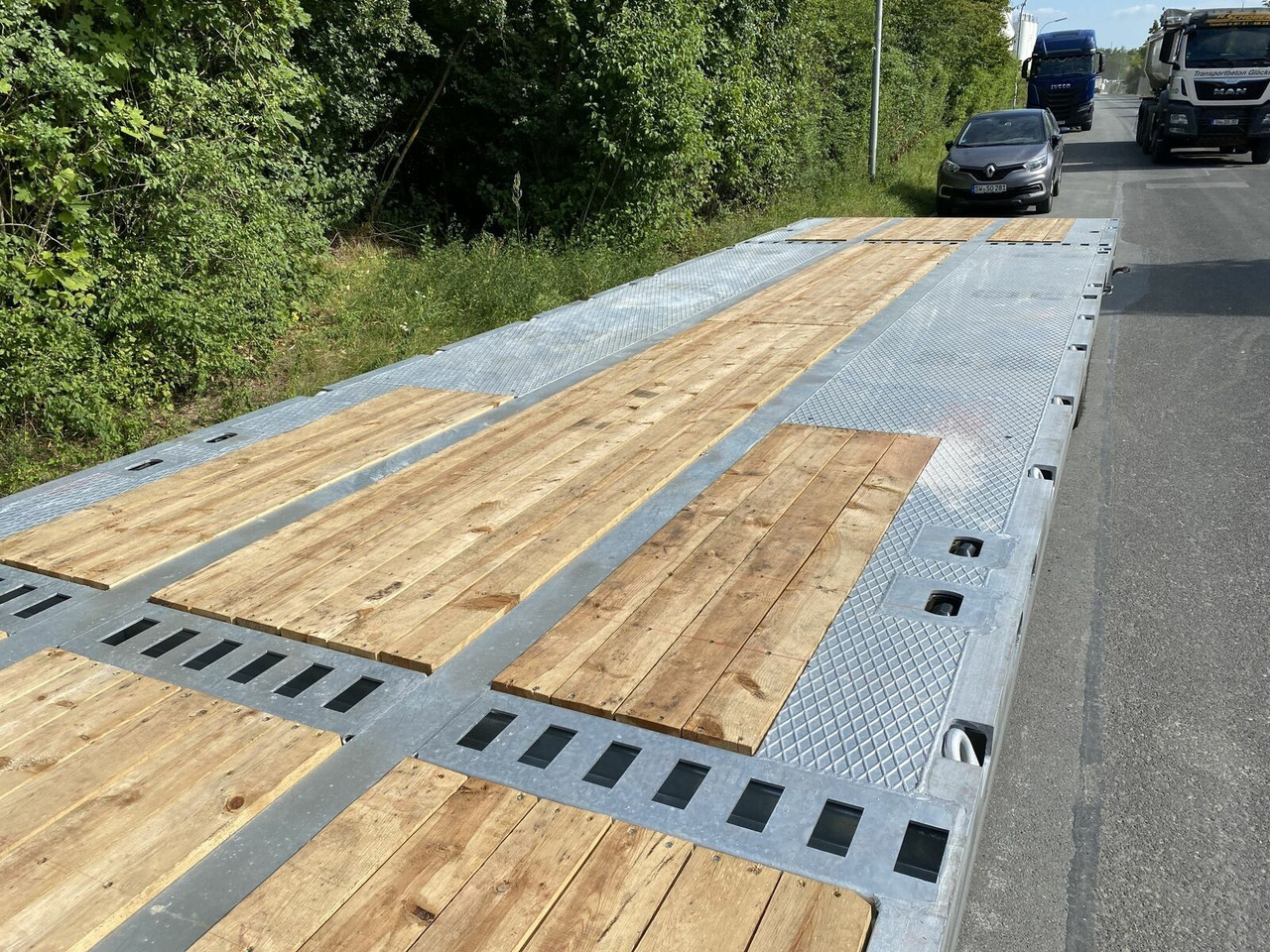 Möslein 3 Achs Tieflader für Fertigteile, Maschinen, Co - Semirremolque plataforma/ Caja abierta: foto 4 Möslein 3 Achs Tieflader für Fertigteile, Maschinen, Co - Semirremolque plataforma/ Caja abierta: foto 4