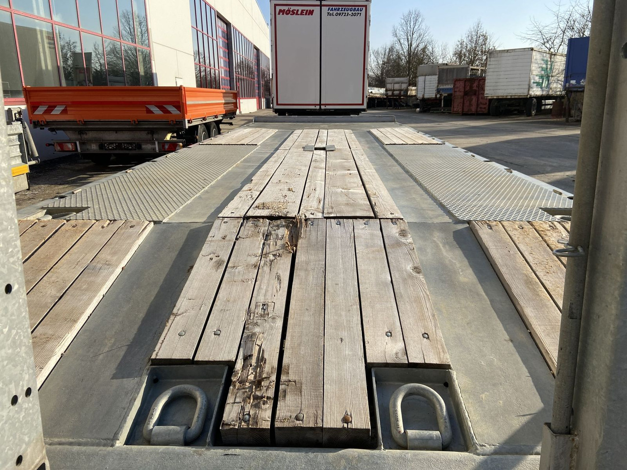 Möslein Neuwertig 3 Achs Tieflader 8,10 m Ladefläche - Remolque góndola rebajadas: foto 4 Möslein Neuwertig 3 Achs Tieflader 8,10 m Ladefläche - Remolque góndola rebajadas: foto 4