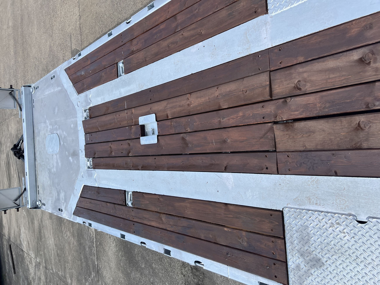 Möslein T 3-8,20 P VB H1 3 Achs Tieflader mit gerader Ladefläche 8,20 m, Neufahrzeug - Remolque góndola rebajadas: foto 2 Möslein T 3-8,20 P VB H1 3 Achs Tieflader mit gerader Ladefläche 8,20 m, Neufahrzeug - Remolque góndola rebajadas: foto 2