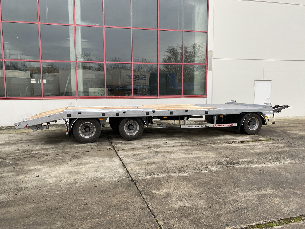 Möslein T 3-P9,2 OR 3 Achs Tieflader gerader Ladefläche 9 m, Neufahrzeug - Remolque góndola rebajadas: foto 5 Möslein T 3-P9,2 OR 3 Achs Tieflader gerader Ladefläche 9 m, Neufahrzeug - Remolque góndola rebajadas: foto 5