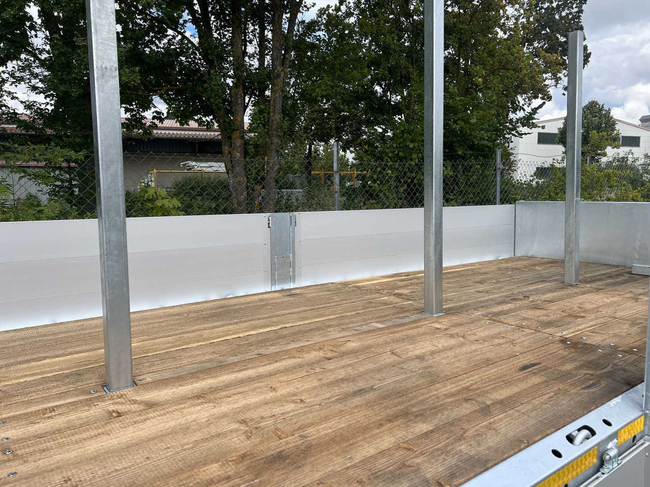 Möslein THT 11- G 6,2 Tandem Pritsche- Tieflader mit Rungentaschen - Remolque plataforma/ Caja abierta: foto 2 Möslein THT 11- G 6,2 Tandem Pritsche- Tieflader mit Rungentaschen - Remolque plataforma/ Caja abierta: foto 2