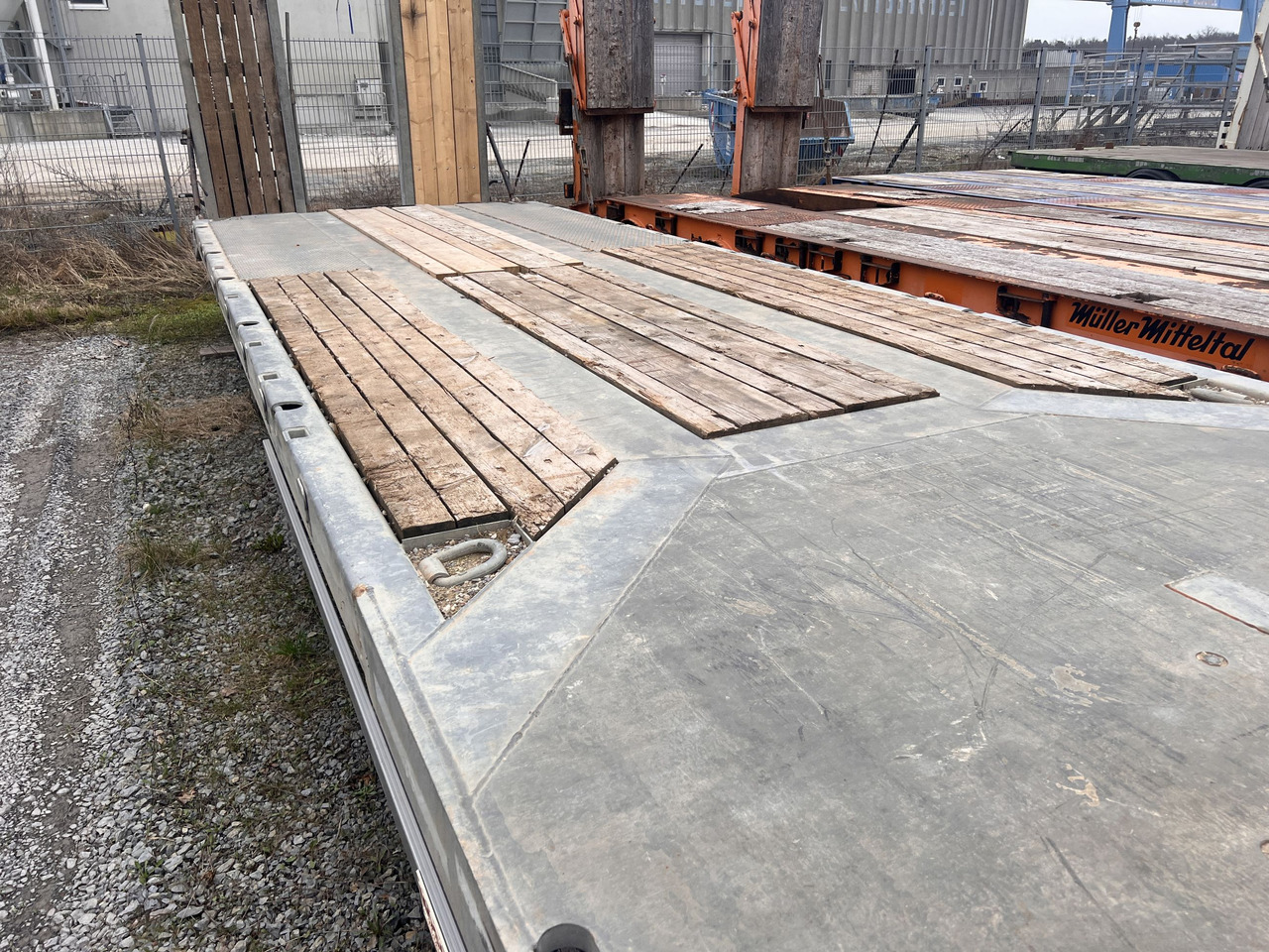 Möslein TO 3 F Schwebheim 3 Achs Tiefladeranhänger 9 m Ladefläche - Remolque góndola rebajadas: foto 2 Möslein TO 3 F Schwebheim 3 Achs Tiefladeranhänger 9 m Ladefläche - Remolque góndola rebajadas: foto 2