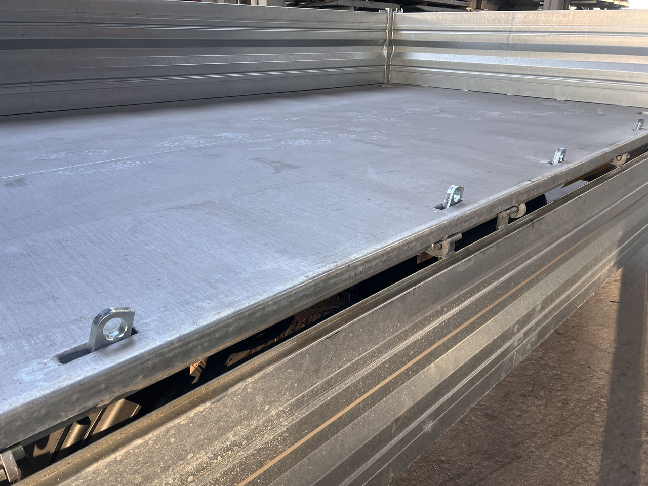 Möslein TTD 14 5,70 m 14 t Kipper Tieflader 5,70 m lang, Breite Reifen-- Neufahrzeug -- - Remolque volquete: foto 2 Möslein TTD 14 5,70 m 14 t Kipper Tieflader 5,70 m lang, Breite Reifen-- Neufahrzeug -- - Remolque volquete: foto 2