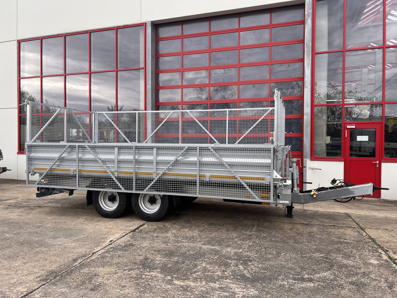 Möslein TTD 14 5,70 m 14 t Tandem- Kipper Tieflader 5,70 m lang, Breite Reifen-- Neufahrzeug -- - Remolque volquete: foto 5 Möslein TTD 14 5,70 m 14 t Tandem- Kipper Tieflader 5,70 m lang, Breite Reifen-- Neufahrzeug -- - Remolque volquete: foto 5