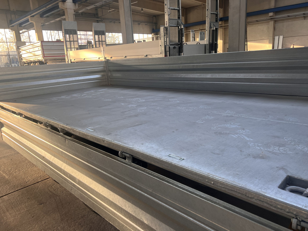 Möslein TTD 14 Schwebheim 14 t Tandemkipper Tieflader Breite Reifen-- Neufahrzeug -- - Remolque volquete: foto 4 Möslein TTD 14 Schwebheim 14 t Tandemkipper Tieflader Breite Reifen-- Neufahrzeug -- - Remolque volquete: foto 4